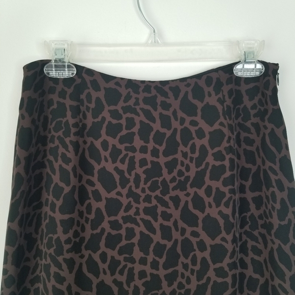 Harold's 100% Silk Brown Leopard Print Skirt Size 8 Pleated Hem - Picture 4 of 11